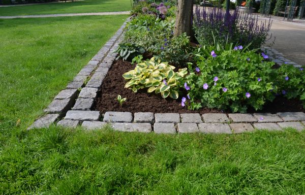 Flower Bed Mulching in Lawrenceville